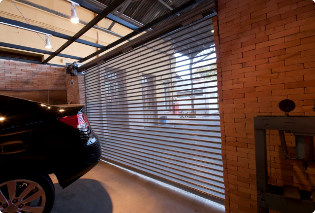 imagem Fabricação e instalação de uma ampla seleção de portas de enrolar com motor