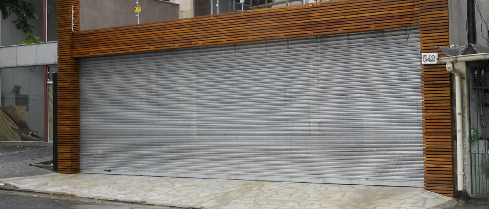 Porta instalada em Comércio