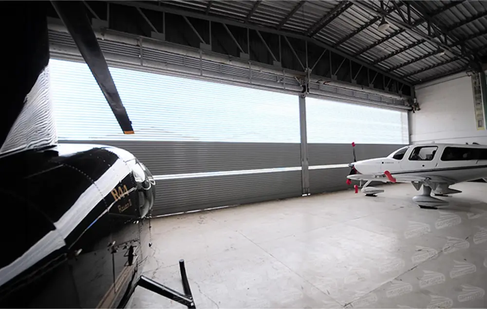 Portão de enrolar Hangar